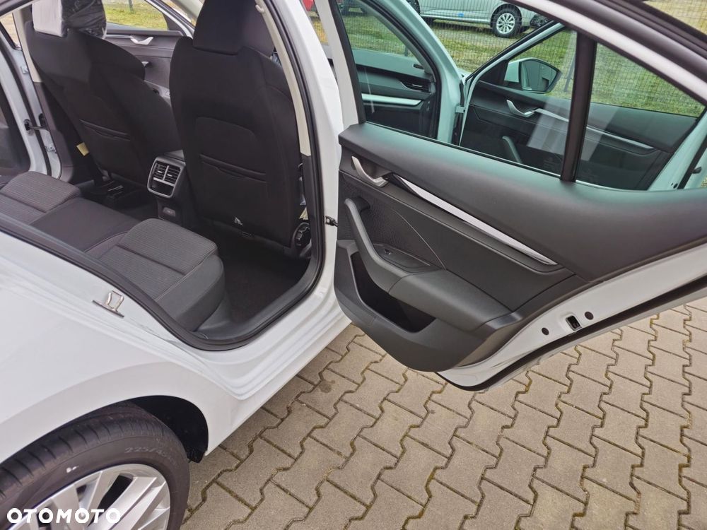 Skoda Octavia 2.0 TDI Edition 130 Selection DSG - 12