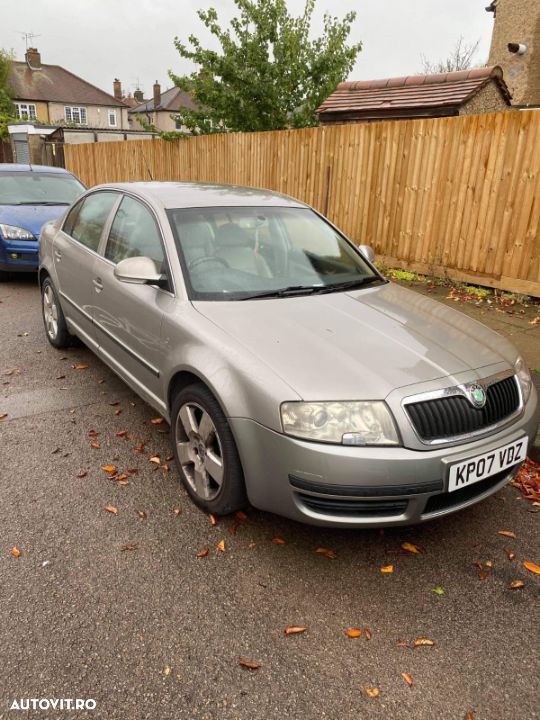 Dezmembrez Skoda Superb 1 - 2