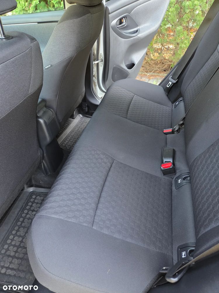 Toyota Yaris - 10
