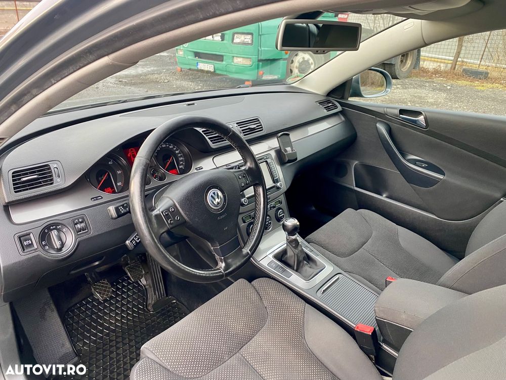 Volkswagen Passat 1.9 TDI DPF BlueMotion - 29