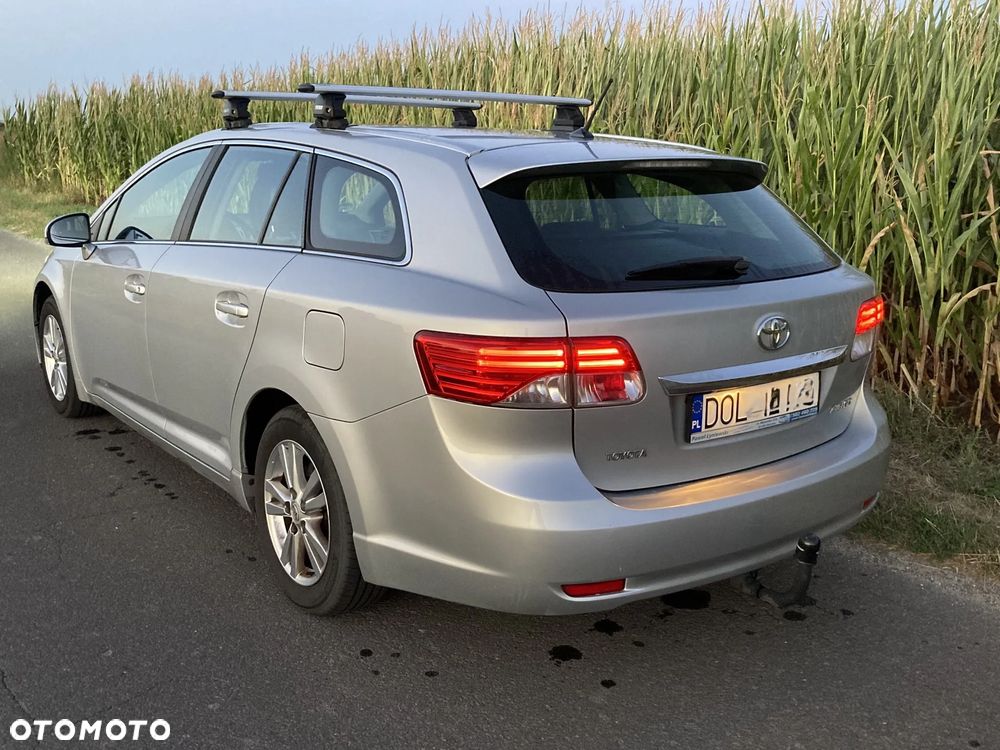 Toyota Avensis - 8
