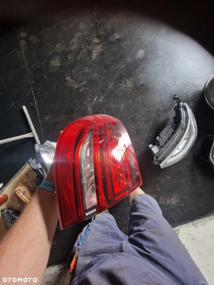 Lampa lewy  tył mercedes  W2059062805 - 2