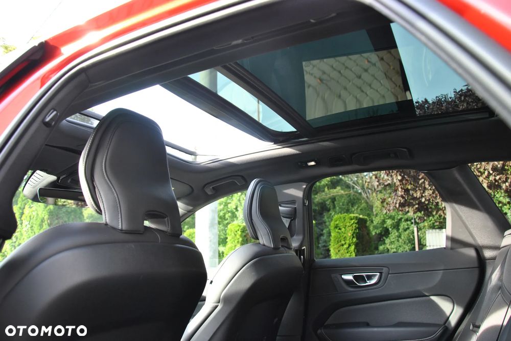 Volvo XC 60 B4 D R-Design - 25