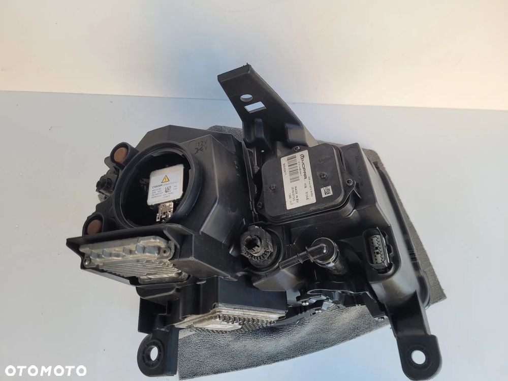 Jeep Grand Cherokee wk2 lampa przod xenon nieskretny - 5