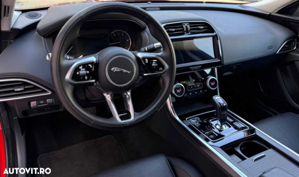 Jaguar XE D200 RWD MHEV R-Dynamic S - 21