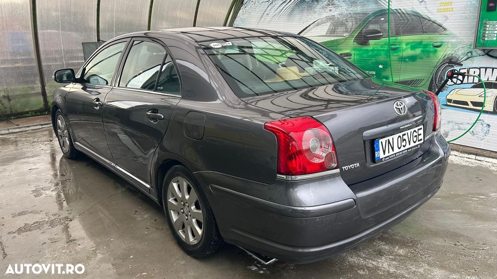 Toyota Avensis 1.6 Sedan Luna - 5