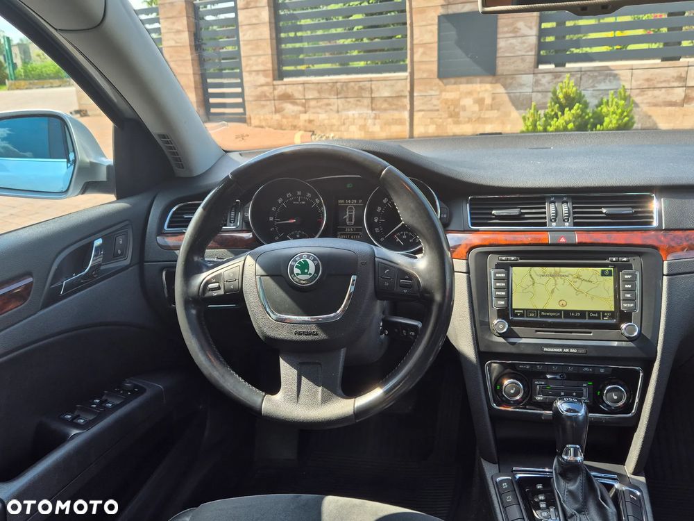 Skoda Superb 2.0 TDI DSG Exclusive - 17