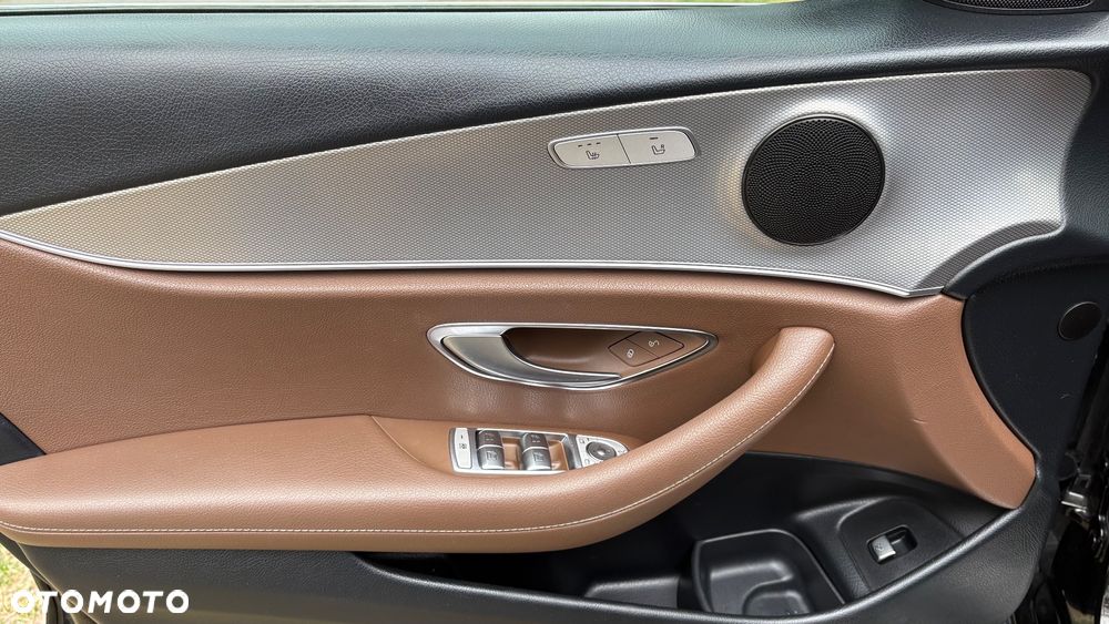 Mercedes-Benz Klasa E 220 d 4-Matic 9G-TRONIC - 24