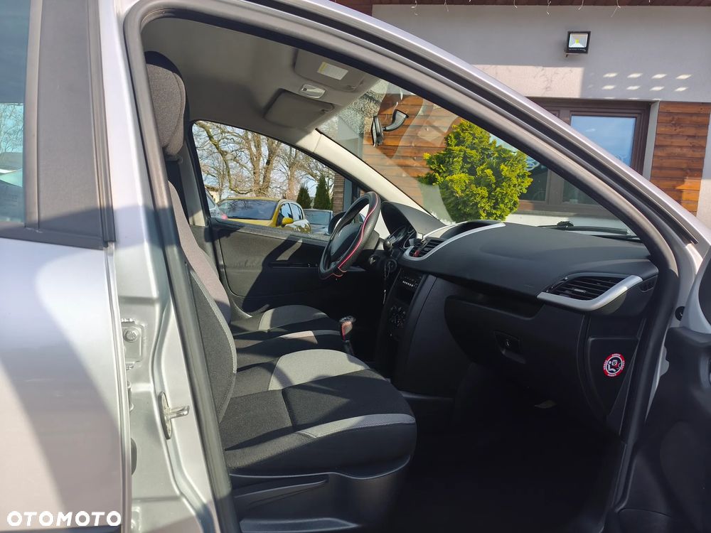 Peugeot 207 75 Urban Move - 31