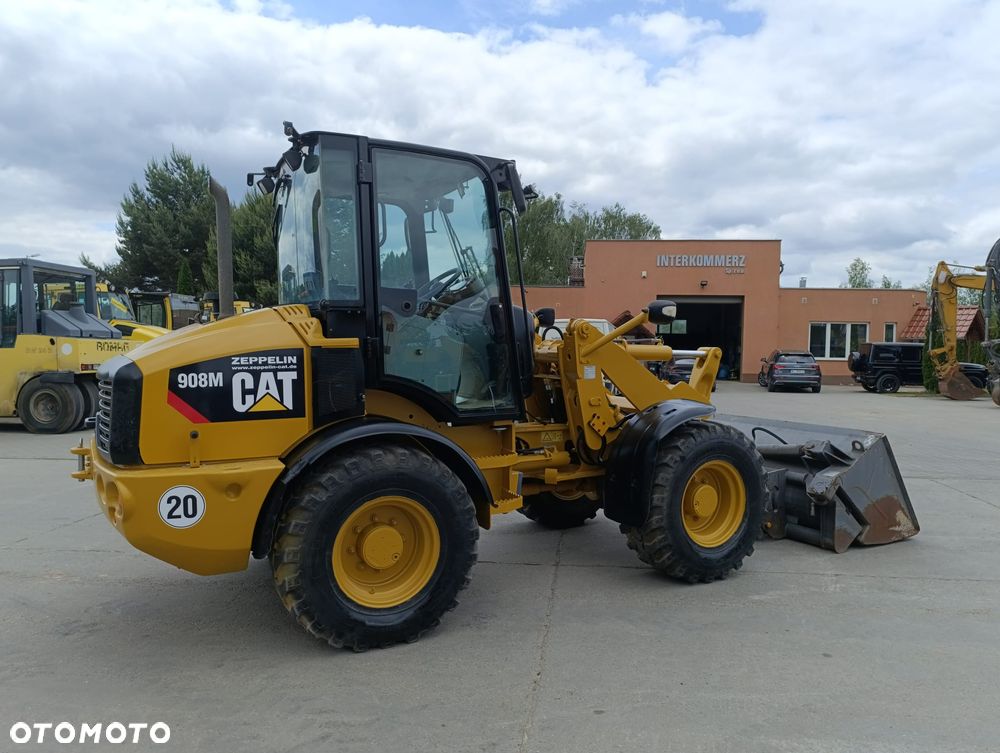 Caterpillar 908M - 3
