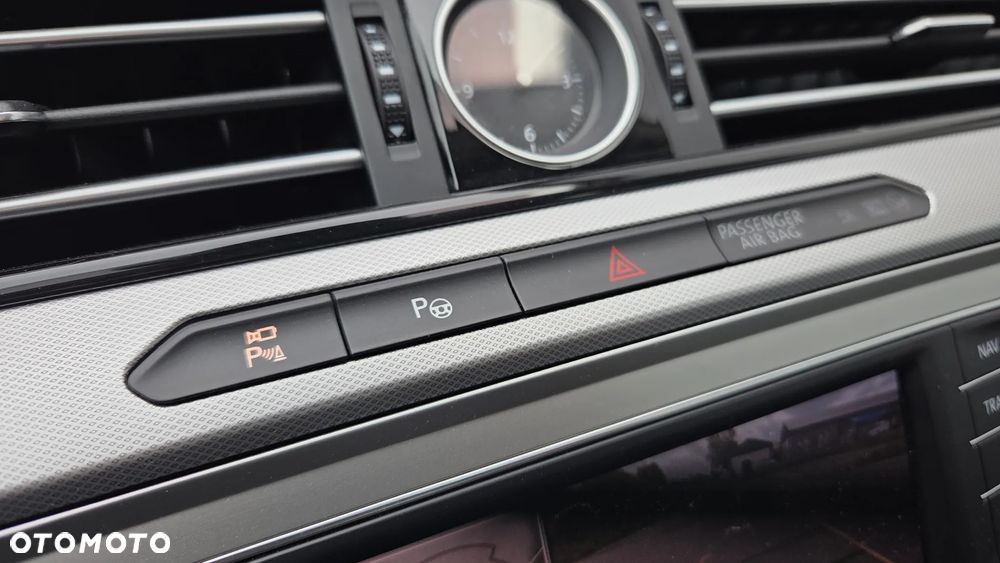Volkswagen Passat Variant 2.0 TDI SCR DSG Comfortline - 17