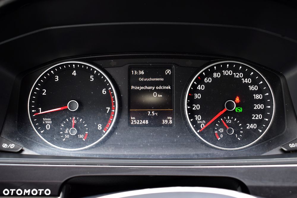 Volkswagen Multivan - 13