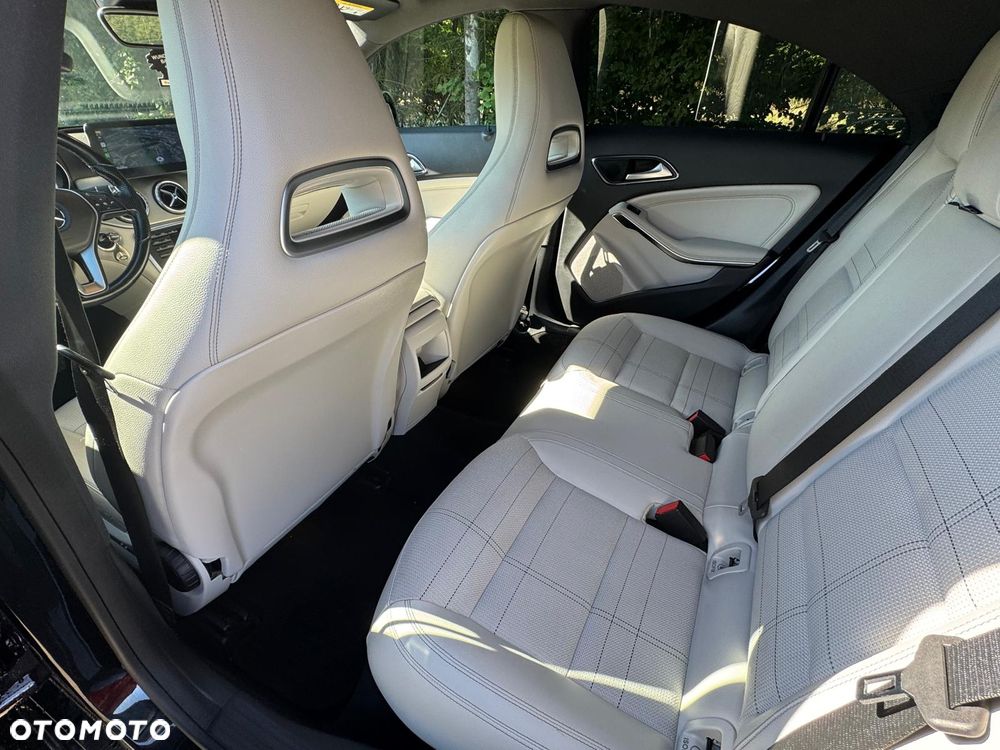 Mercedes-Benz CLA 200 7G-DCT AMG Line - 22