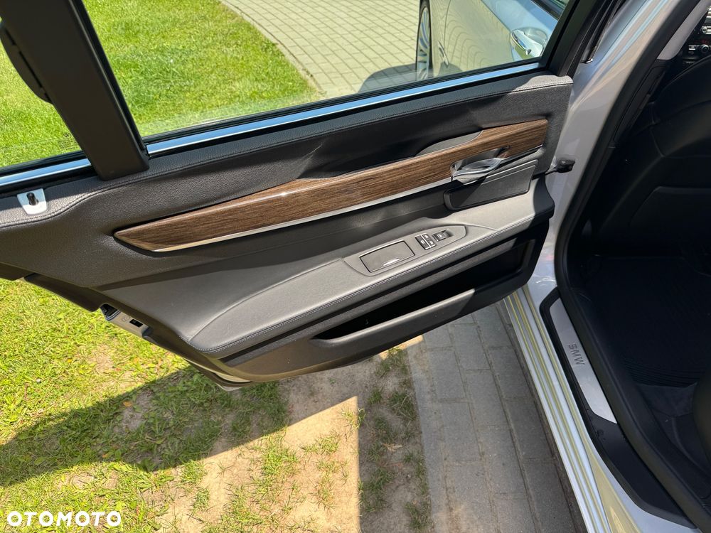 BMW Seria 7 750Li - 14