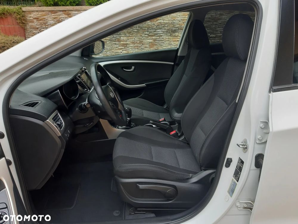 Hyundai i30 blue Kombi 1.4 YES Gold - 12