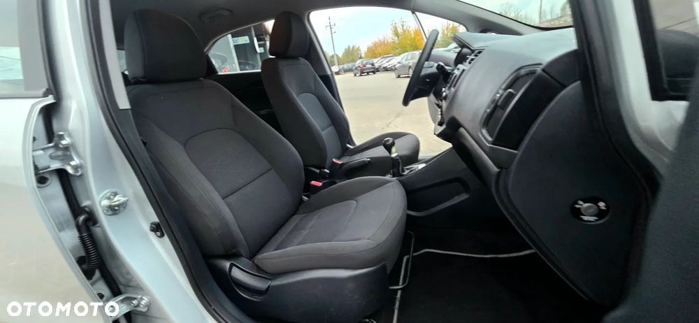 Kia Rio 1.2 Dream Team Edition - 34