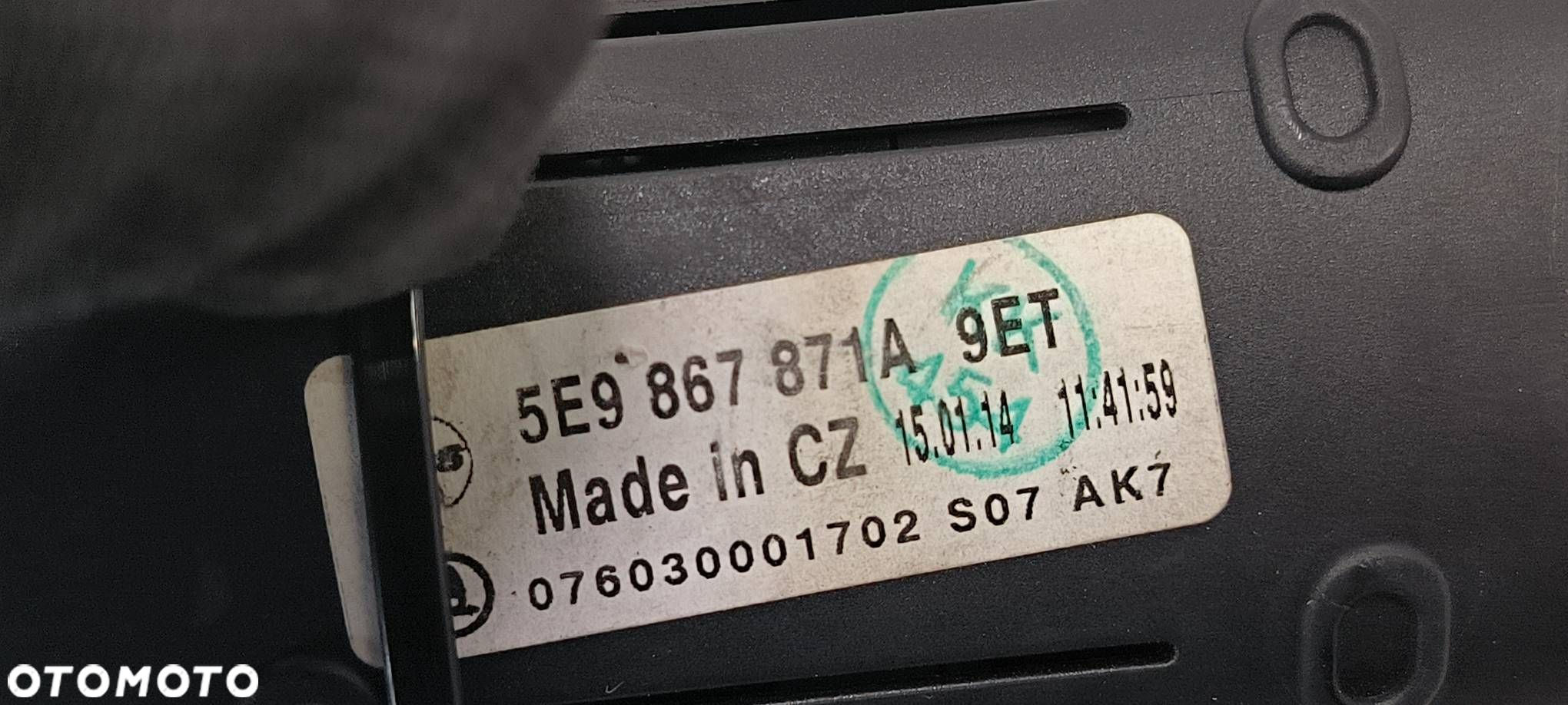 ROLETA SKODA OCTAVIA III 5E9867871A - 5