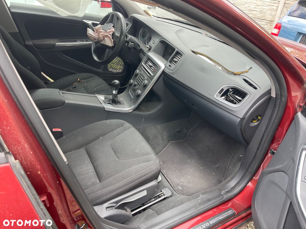 Volvo V60 D2 Momentum - 14