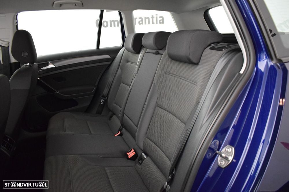 VW Golf Variant 1.6 TDi R-Line DSG - 24