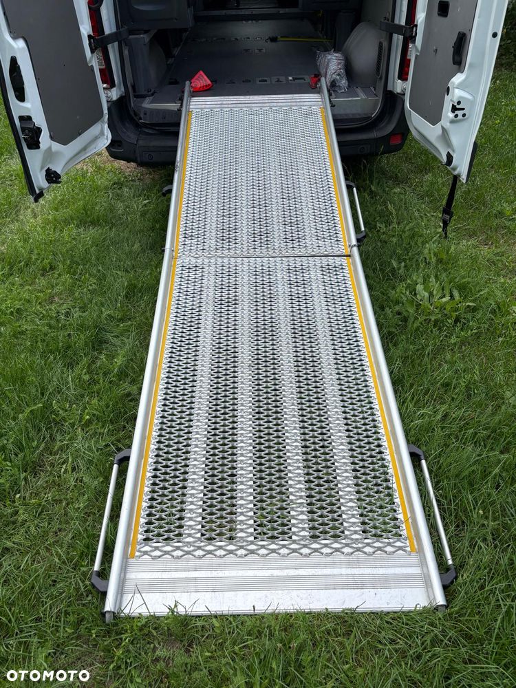 renault master movano zabudowa specjalistyczna do przewozu niepełnosprawnych - 4