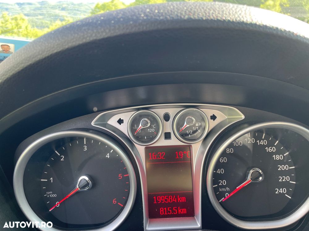 Ford Kuga 2.0 TDCi 4x4 Aut. SYNC - 8