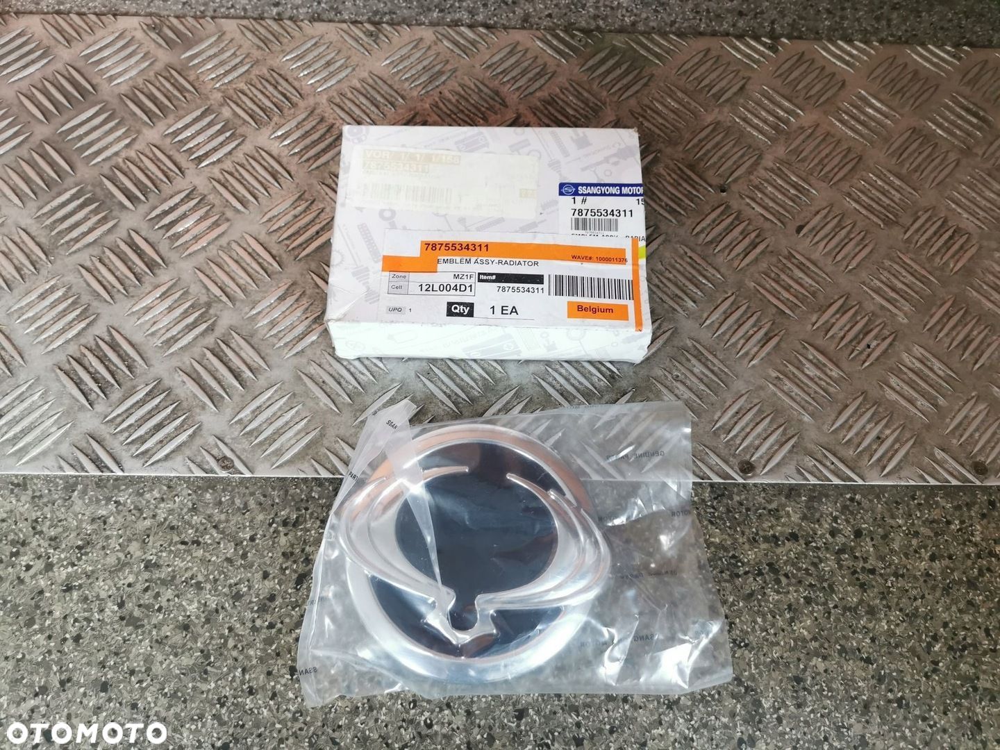 SSANGYONG TIVOLI ZNACZEK EMBLEMAT LOGO PRZÓD - 1