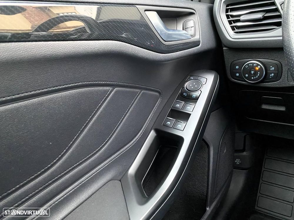 Ford Focus SW 1.0 EcoBoost ST-Line - 29