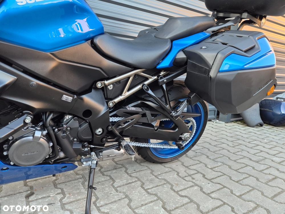 Suzuki GSX - 24