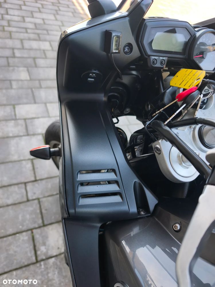 Yamaha FZ - 28