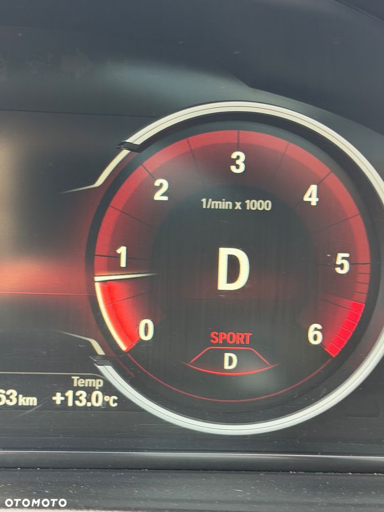 BMW Seria 5 525d xDrive Sport-Aut - 36