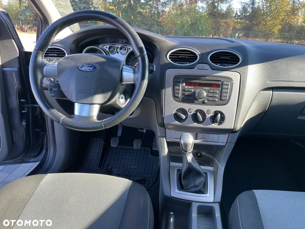 Ford Focus 1.8 Ghia - 21