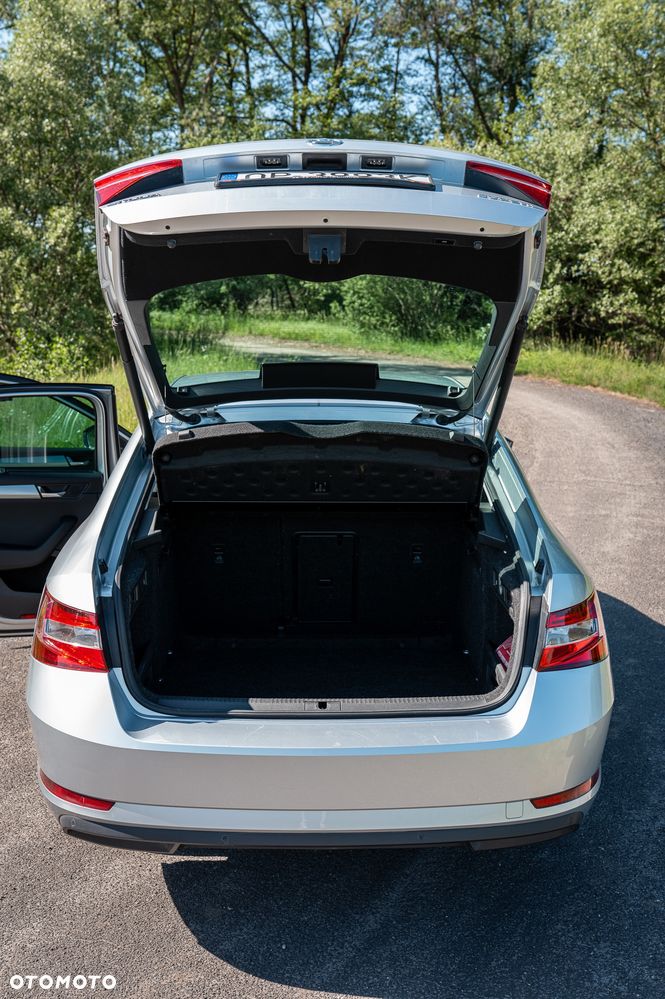 Skoda Superb 2.0 TDI Ambition DSG - 9