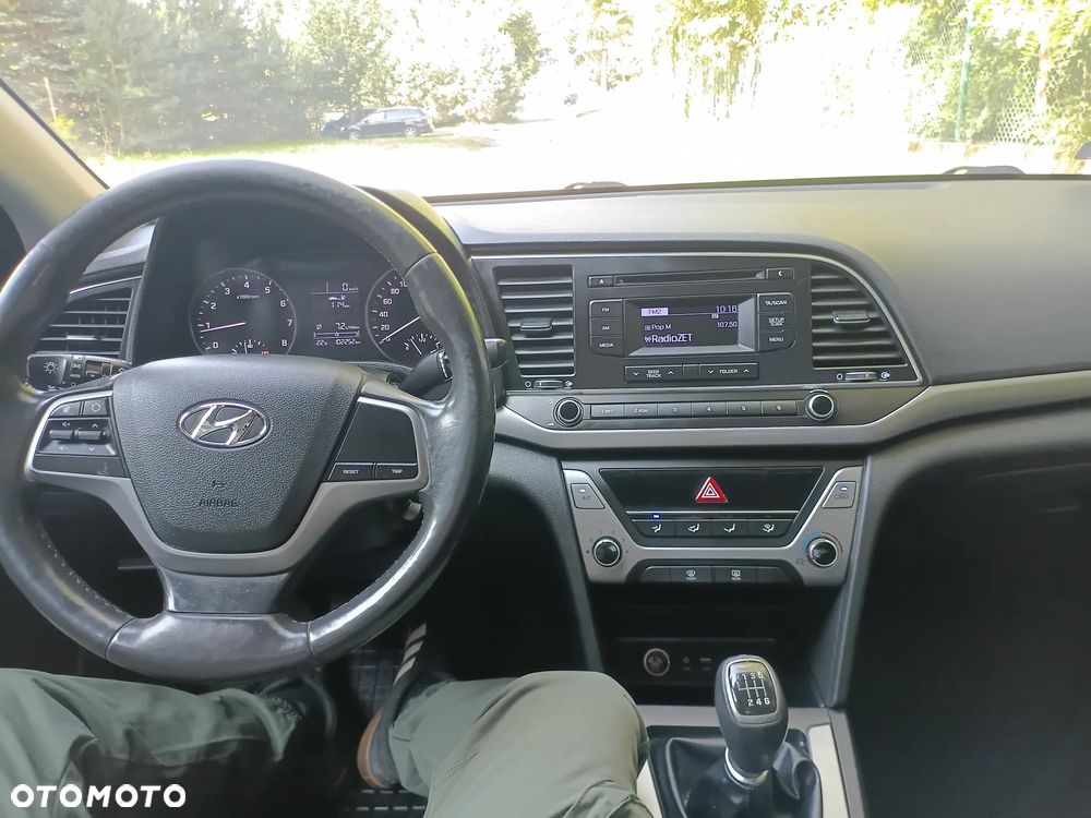Hyundai Elantra 1.6 Classic Plus - 4