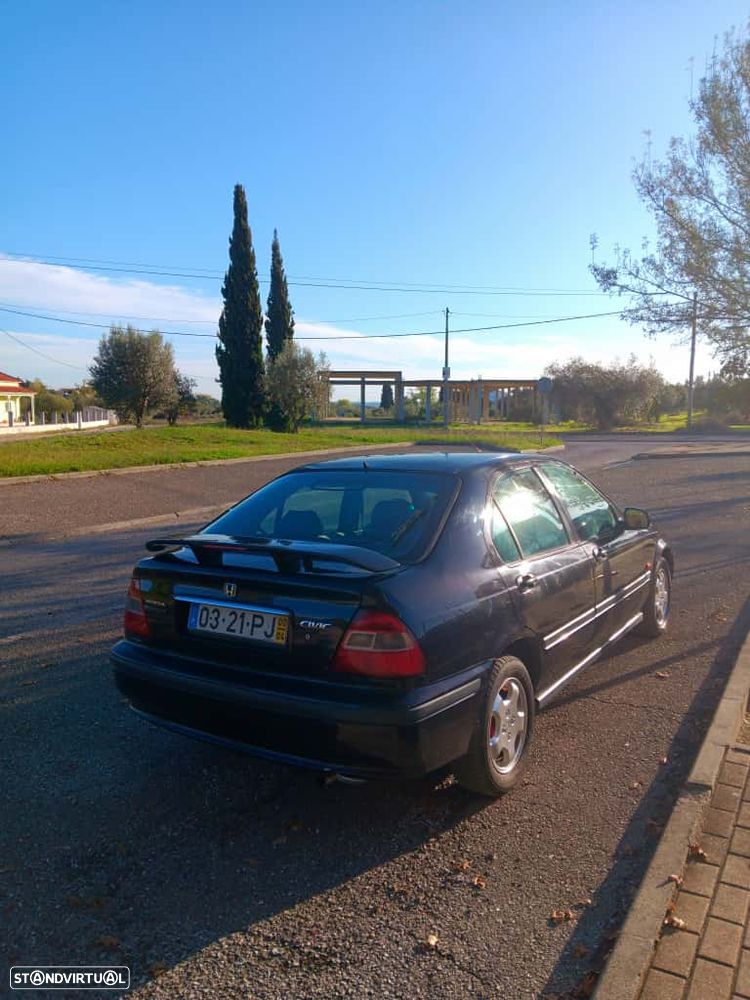 Honda Civic 1.6i ES - 2