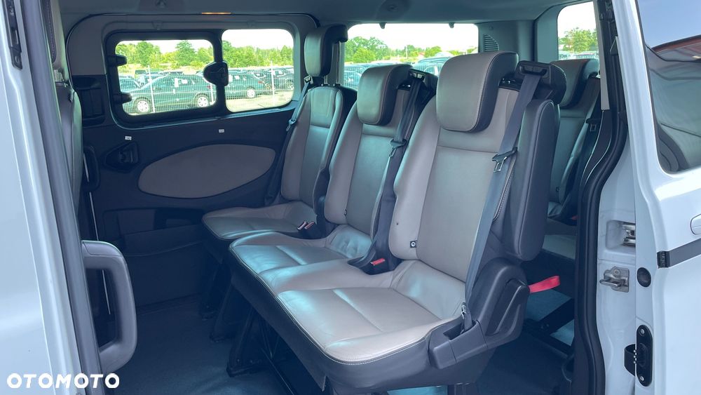 Ford Tourneo Custom - 9