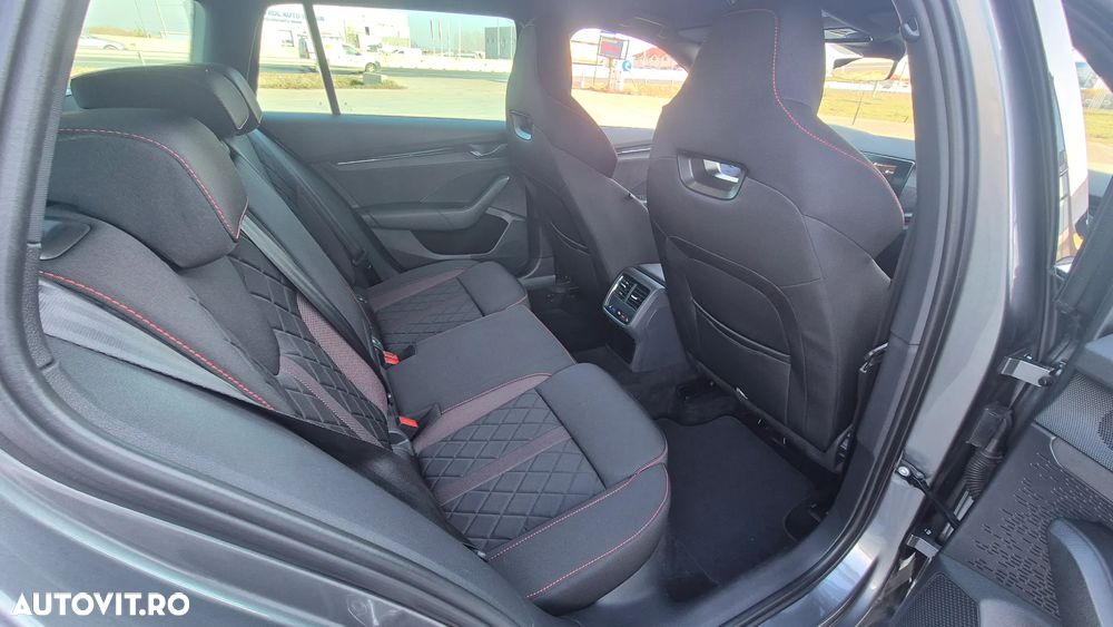 Skoda Octavia Combi 2.0 TDI DSG RS Plus - 18