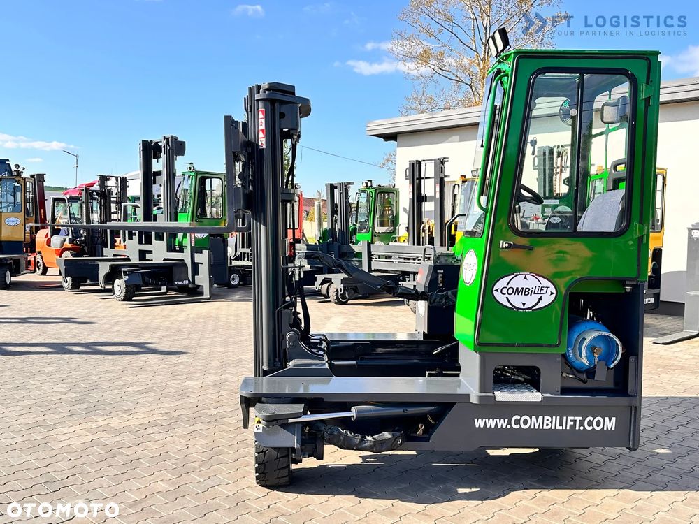 Combilift C4000 / TRIPLEX / 4900MM / GAZ / WOLNY SKOK / PRZESÓW WIDEŁ / JAK NOWY - 24
