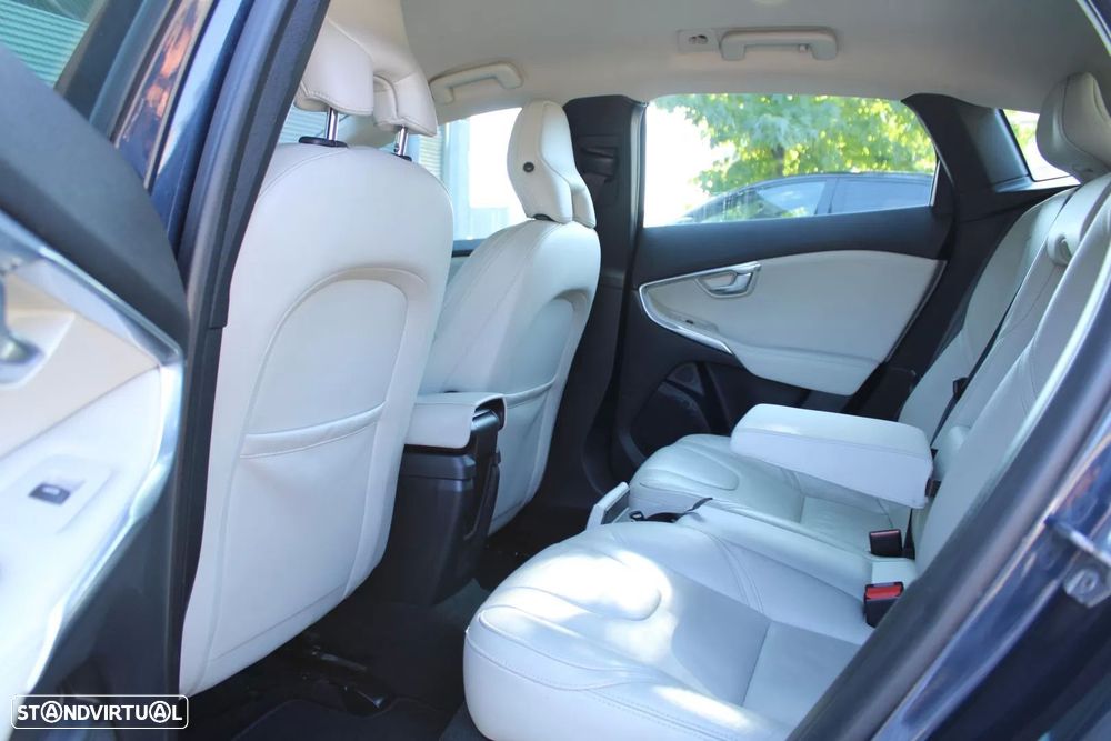 Volvo V40 1.6 D2 Momentum Eco - 29