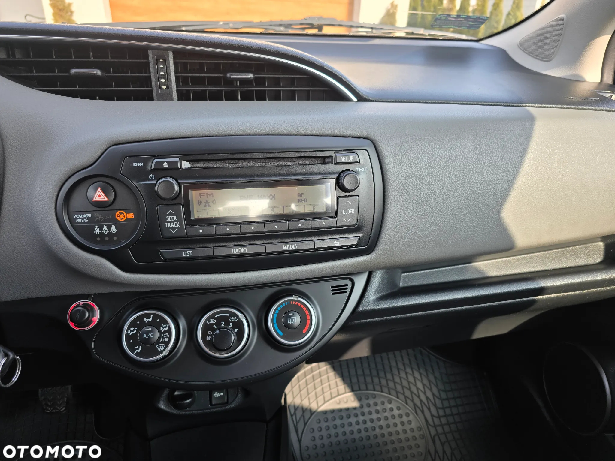Toyota Yaris 1.0 Active EU6 - 9