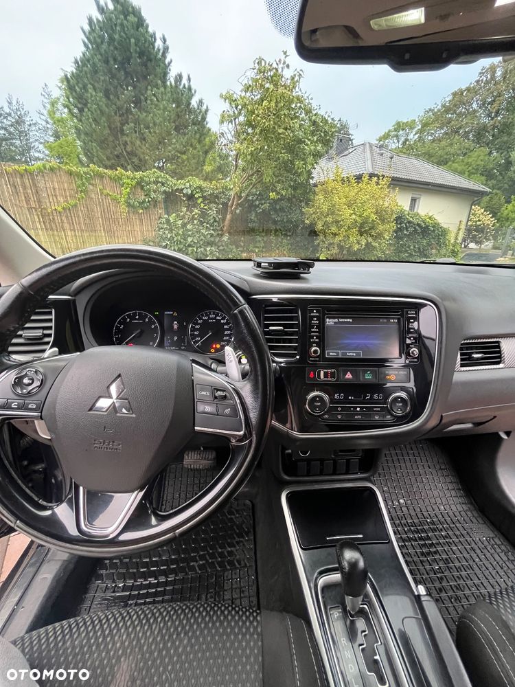 Mitsubishi Outlander - 14