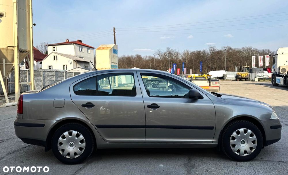 Skoda Octavia 1.6 Tour Classic - 21