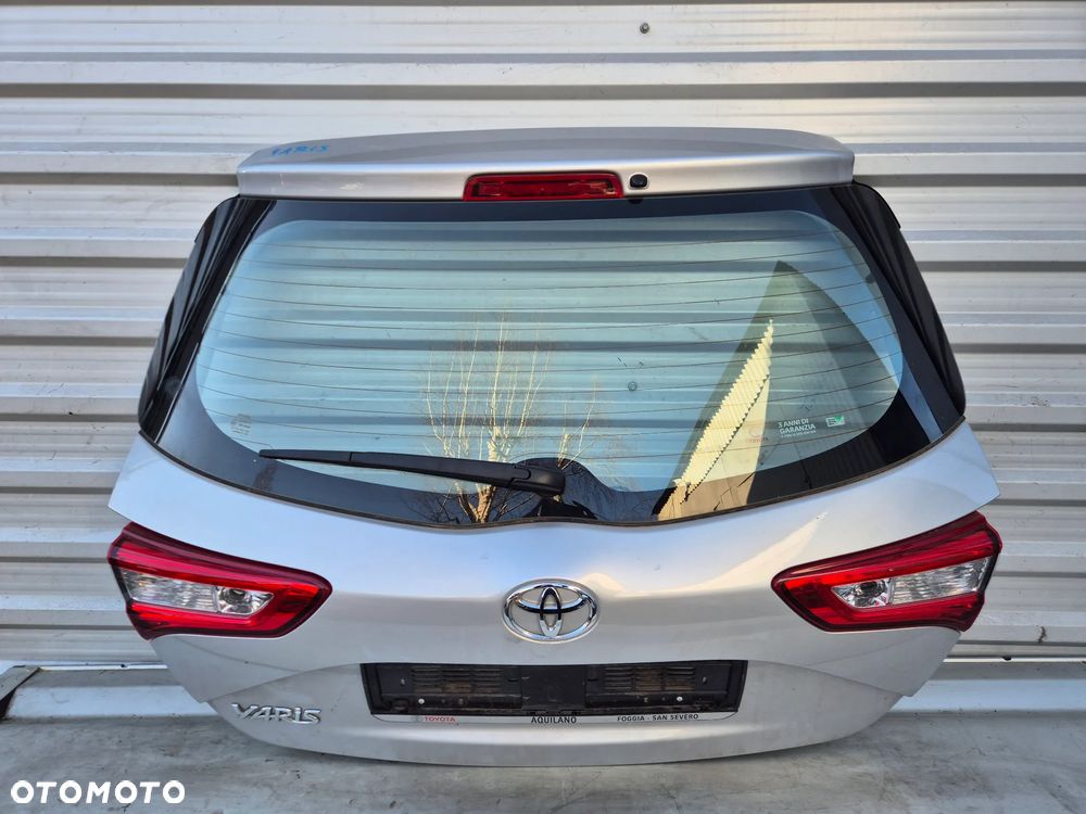 Klapa tylna tył Toyota Yaris III Lifft kamera - 2
