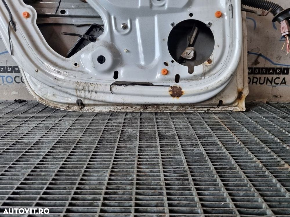 Usa Stanga Spate Dacia Duster 2010 - 2013 SUV 4 Usi Alb (1103) ZGARIATA LOVITA RUGINITA - 4