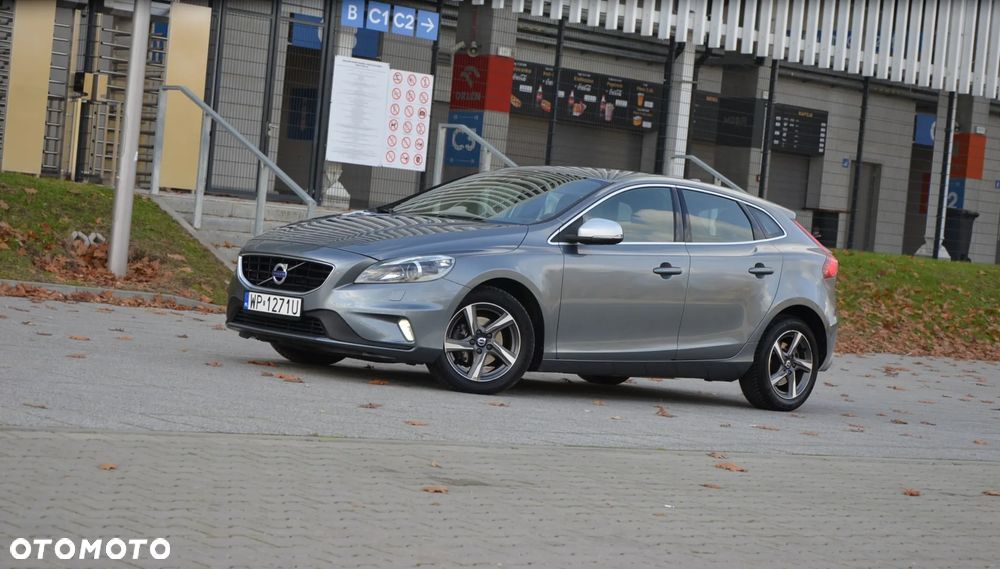 Volvo V40 D2 Drive-E R-Design Kinetic - 2