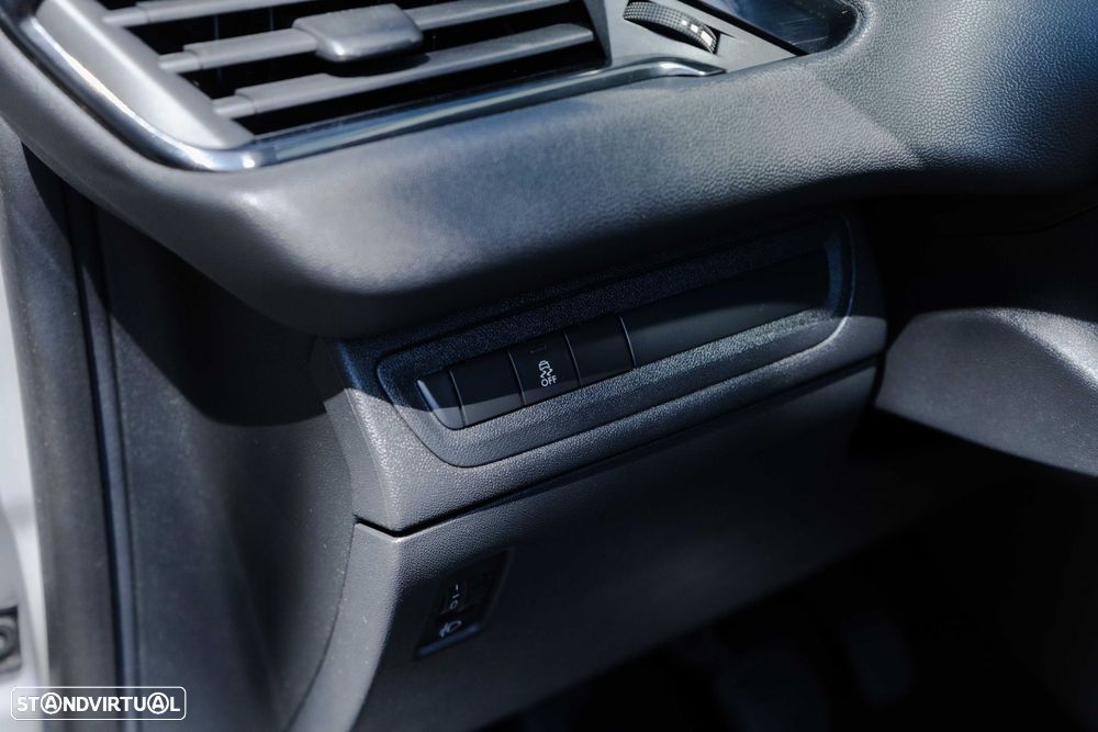 Peugeot 208 1.4 HDi Active — fotografia 11