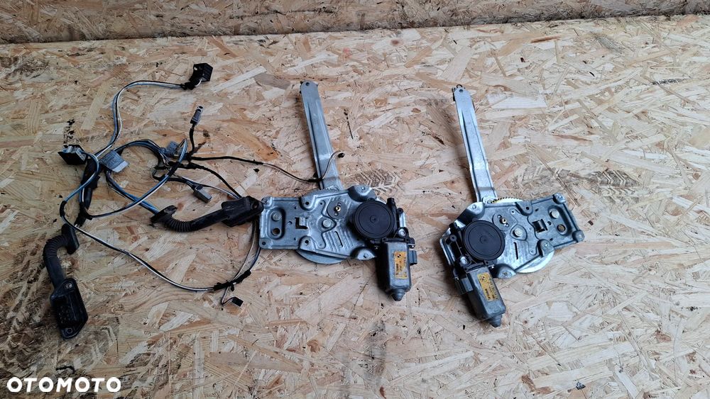 BMW E36 SEDAN KOMBI PODNOŚNIKI SZYB TYŁ ELEKTRYCZNE - 1