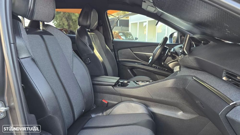 Peugeot 3008 1.2 PureTech Allure Pack EAT8 — fotografia 18