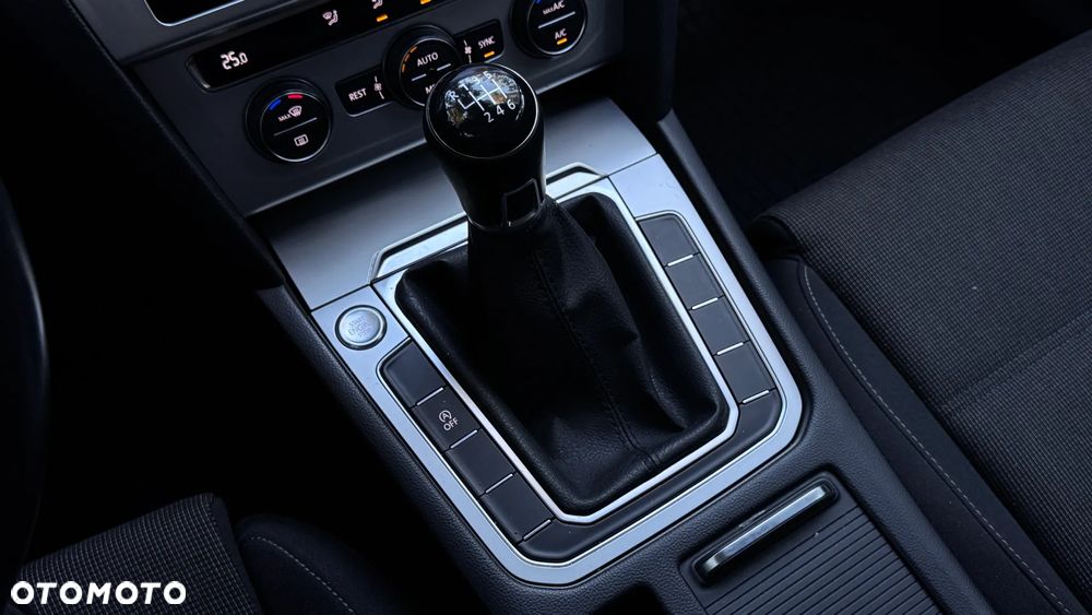 Volkswagen Passat 2.0 TDI BMT Comfortline - 10