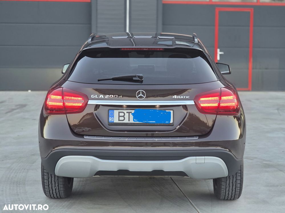 Mercedes-Benz GLA 200 d 4MATIC Aut. - 11