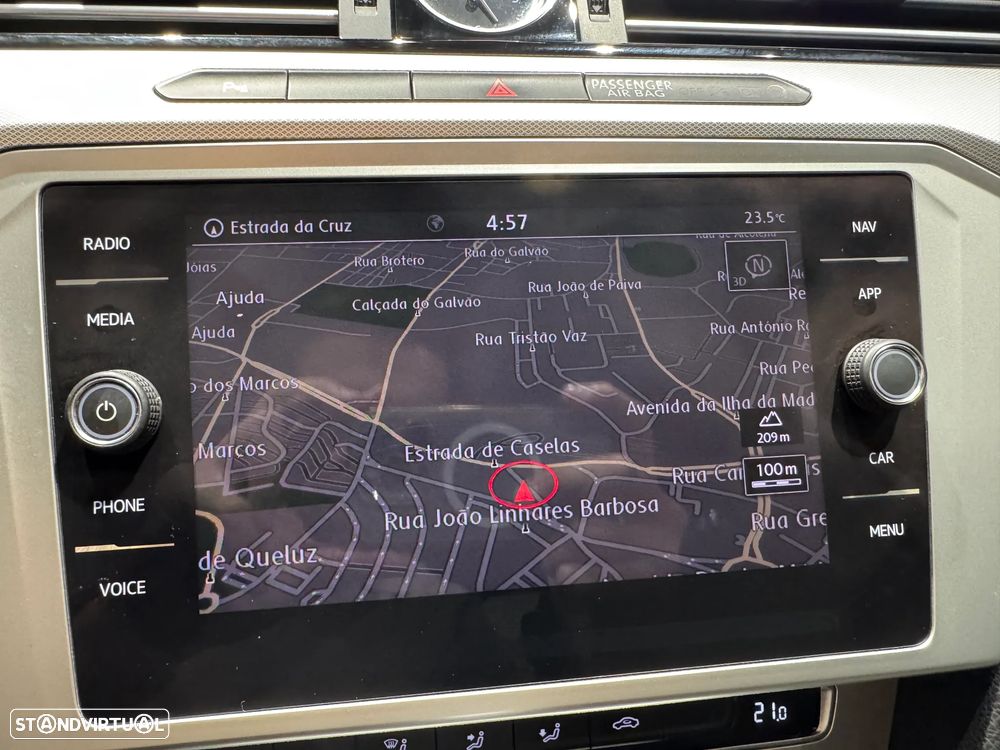 VW Passat 2.0 TDI Elegance DSG - 31